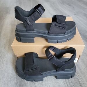 UGG  Ashton Ankle Sandal